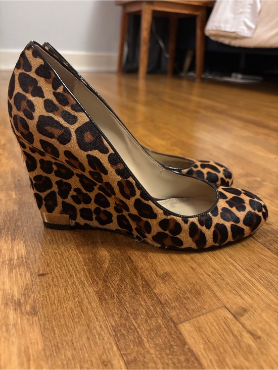 Tory Burch Shoes - Tory Burch leopard print wedges sz 8
